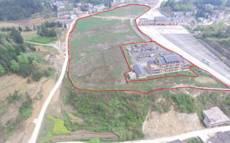 龍場(chǎng)收費(fèi)站旁用地